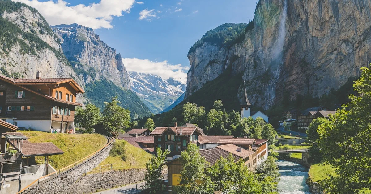 Drei Klimazonen, eine Hautpflege-Routine: Gesichtsreinigung in der Schweiz